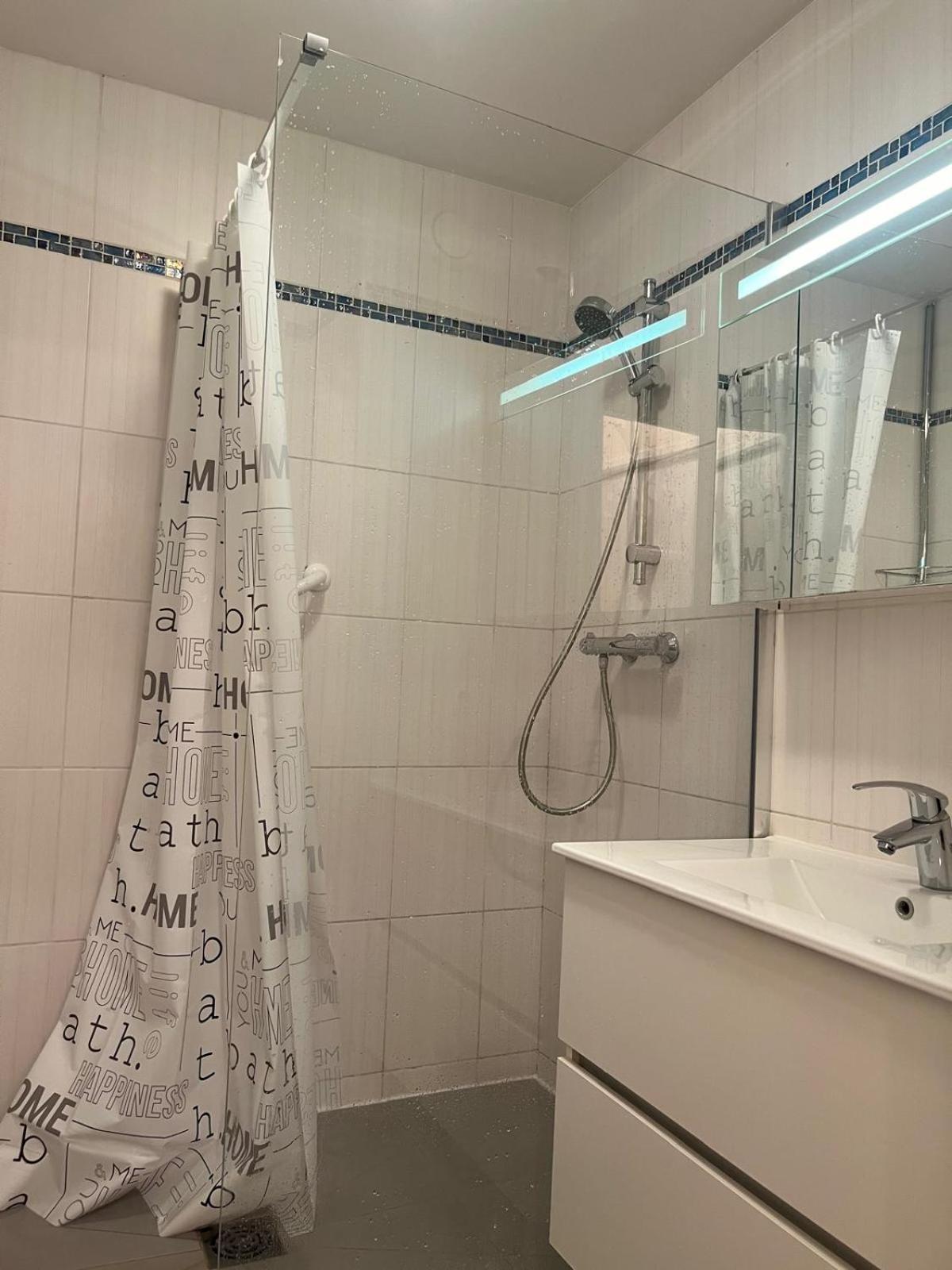 Champion Suites Sarcelles Exterior foto